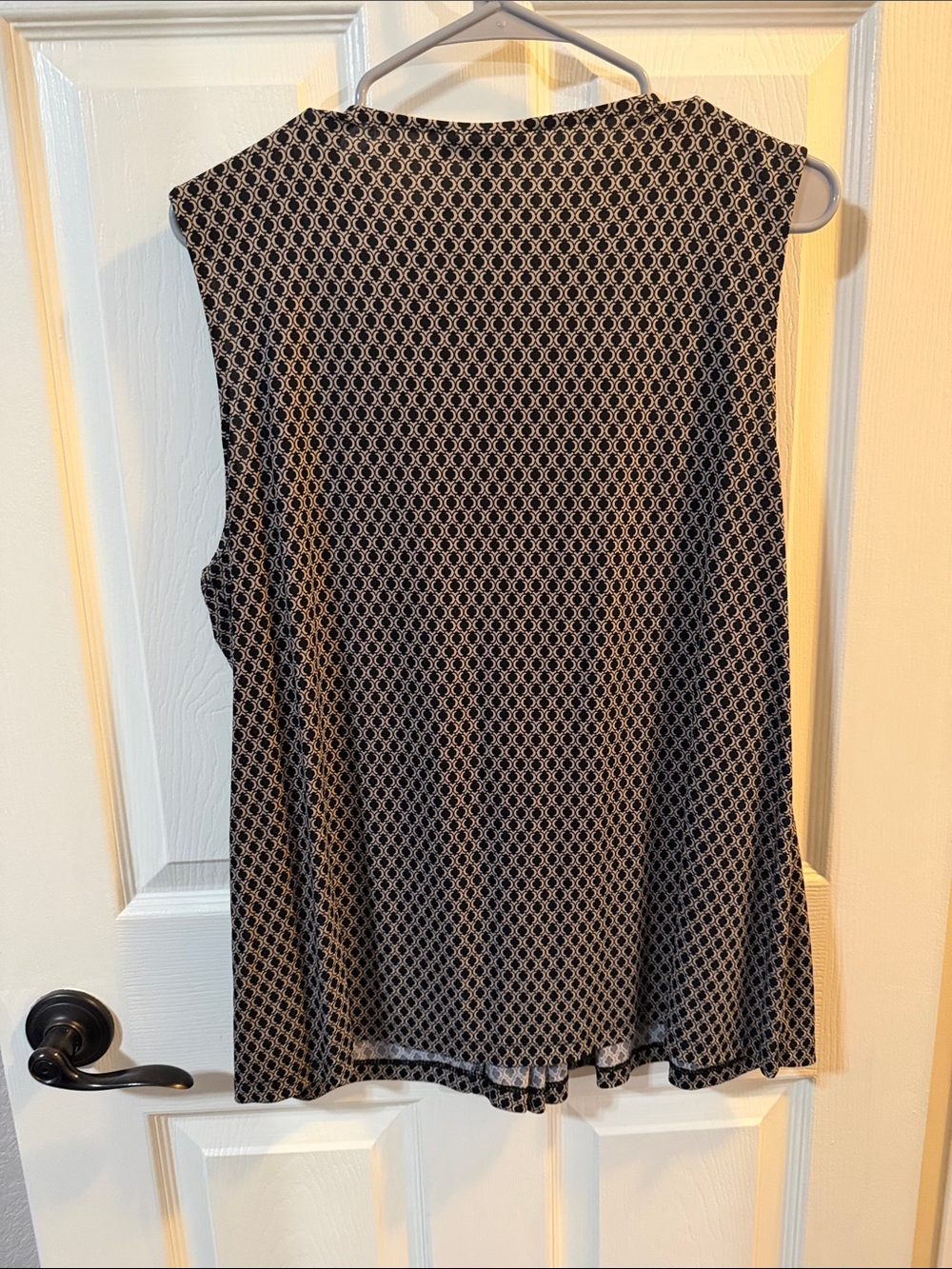 Dana Buchman Black Geo Print Sleeveless V-Neck Top Blouse - Picture 2 of 4